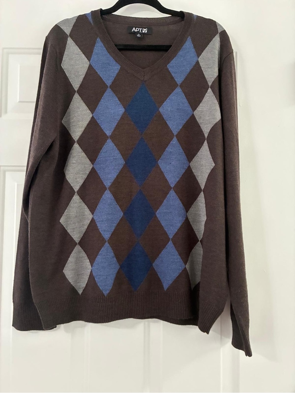 Apt. 9 Brown V-Neck Argyle Sweater with Blue & Gray Diamonds